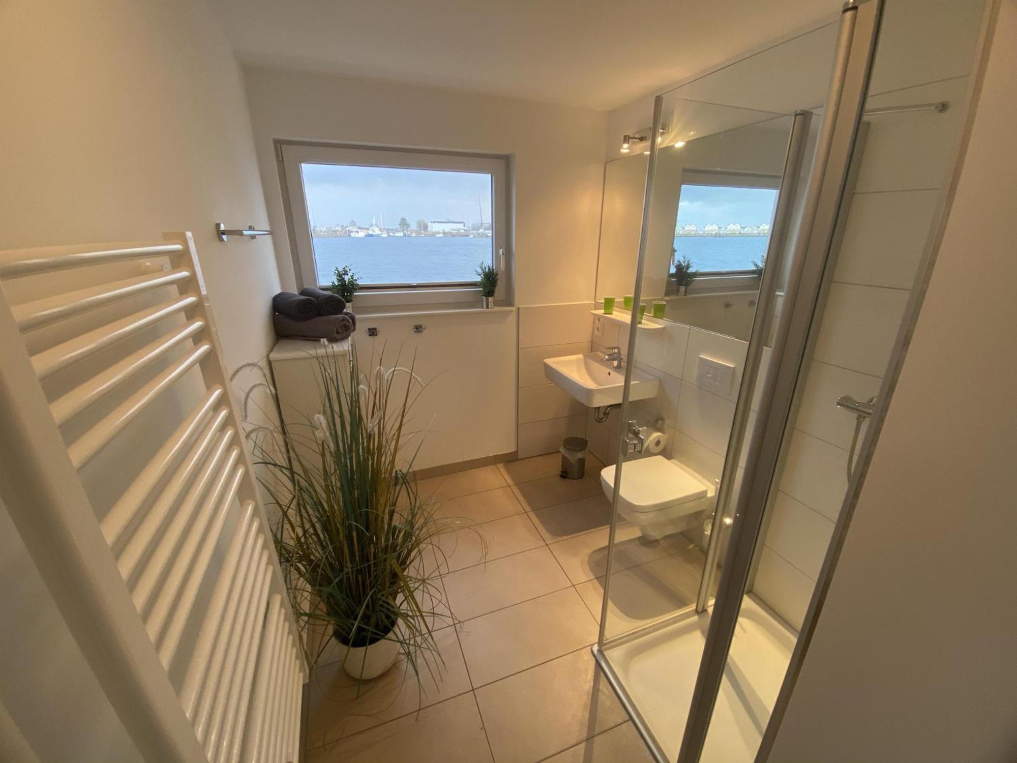Schwimmendes Ferienhaus Antares One By Seeblick Ferien Oro, Rundum Wasser, Sauna Olpenitz Zewnętrze zdjęcie
