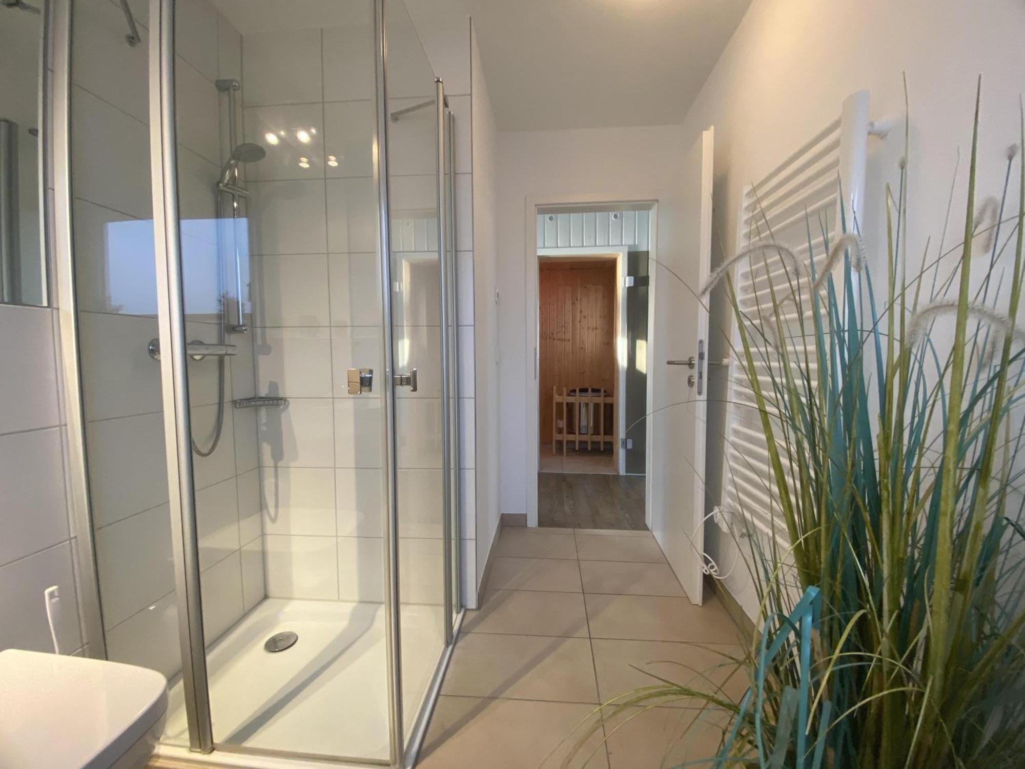 Schwimmendes Ferienhaus Antares One By Seeblick Ferien Oro, Rundum Wasser, Sauna Olpenitz Zewnętrze zdjęcie