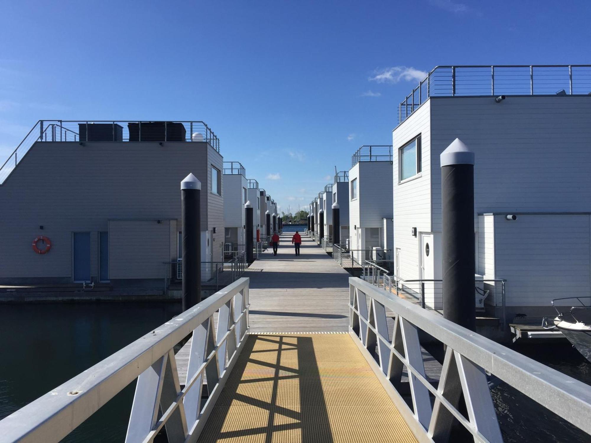 Schwimmendes Ferienhaus Antares One By Seeblick Ferien Oro, Rundum Wasser, Sauna Olpenitz Zewnętrze zdjęcie