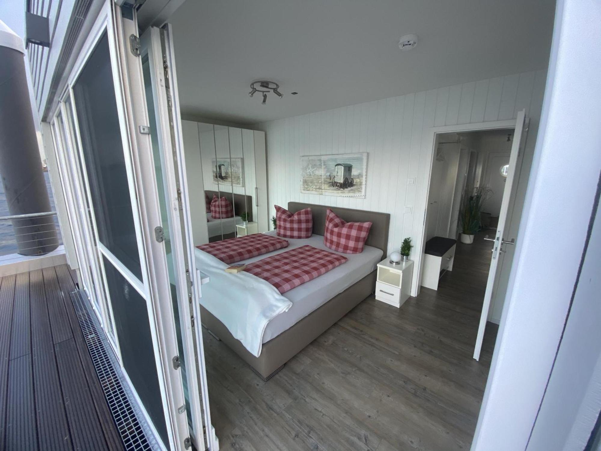 Schwimmendes Ferienhaus Antares One By Seeblick Ferien Oro, Rundum Wasser, Sauna Olpenitz Zewnętrze zdjęcie